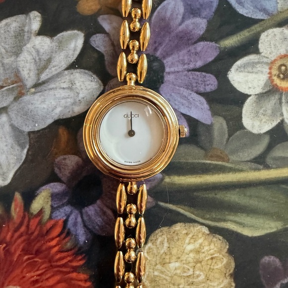 Gucci Accessories - Gucci Bezel Watch with extra bezels